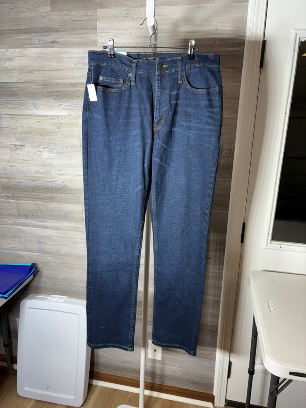 mark. Classic Straight-Leg Jeans in Dark Blue 1532